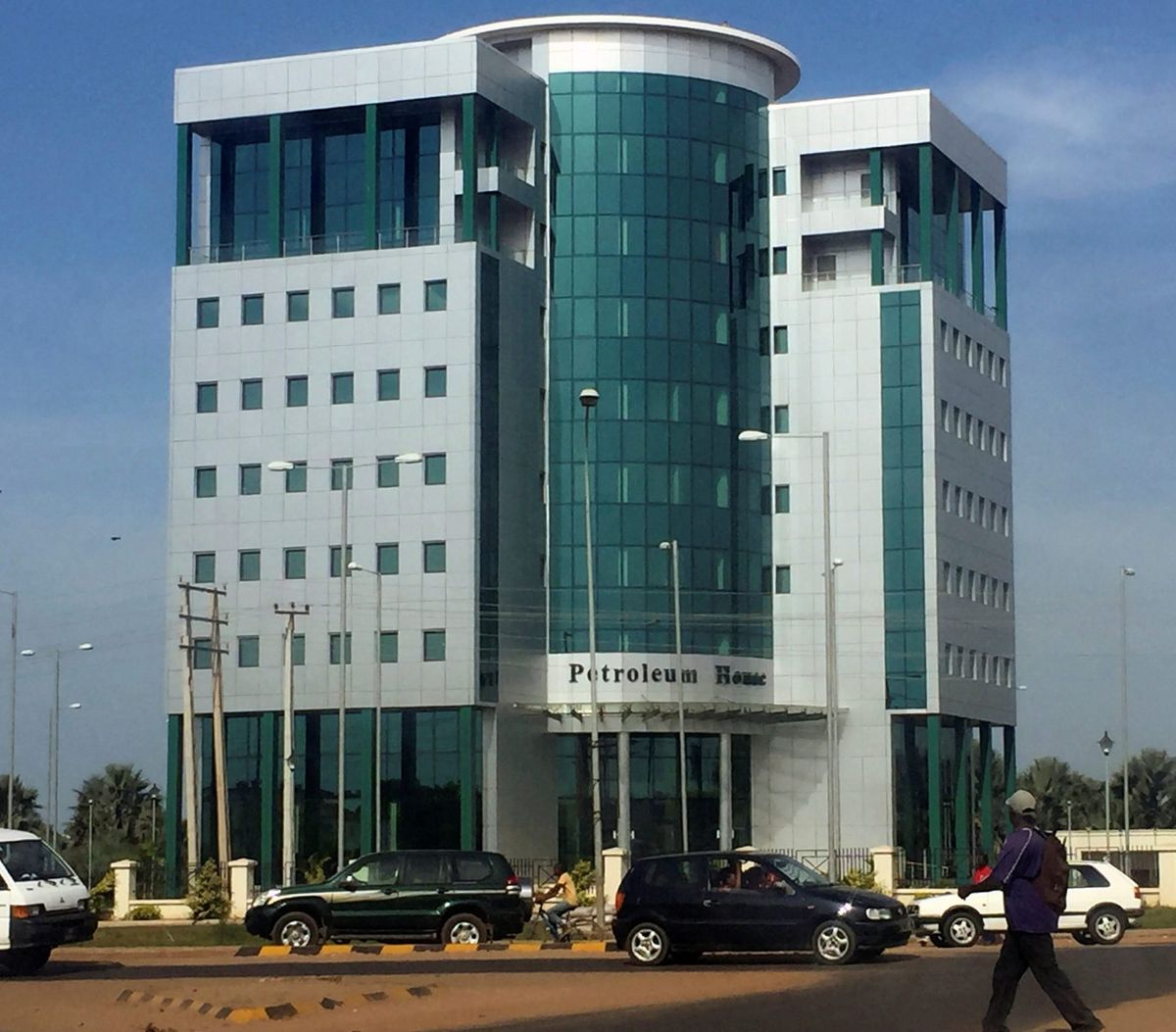 Gambiya'nın en yüksek binası Petrol Evi, Banjul'da.