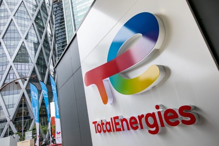 TotalEnergies bölgede büyük petrol projeleri duyuran çok uluslu şirketler arasında.
