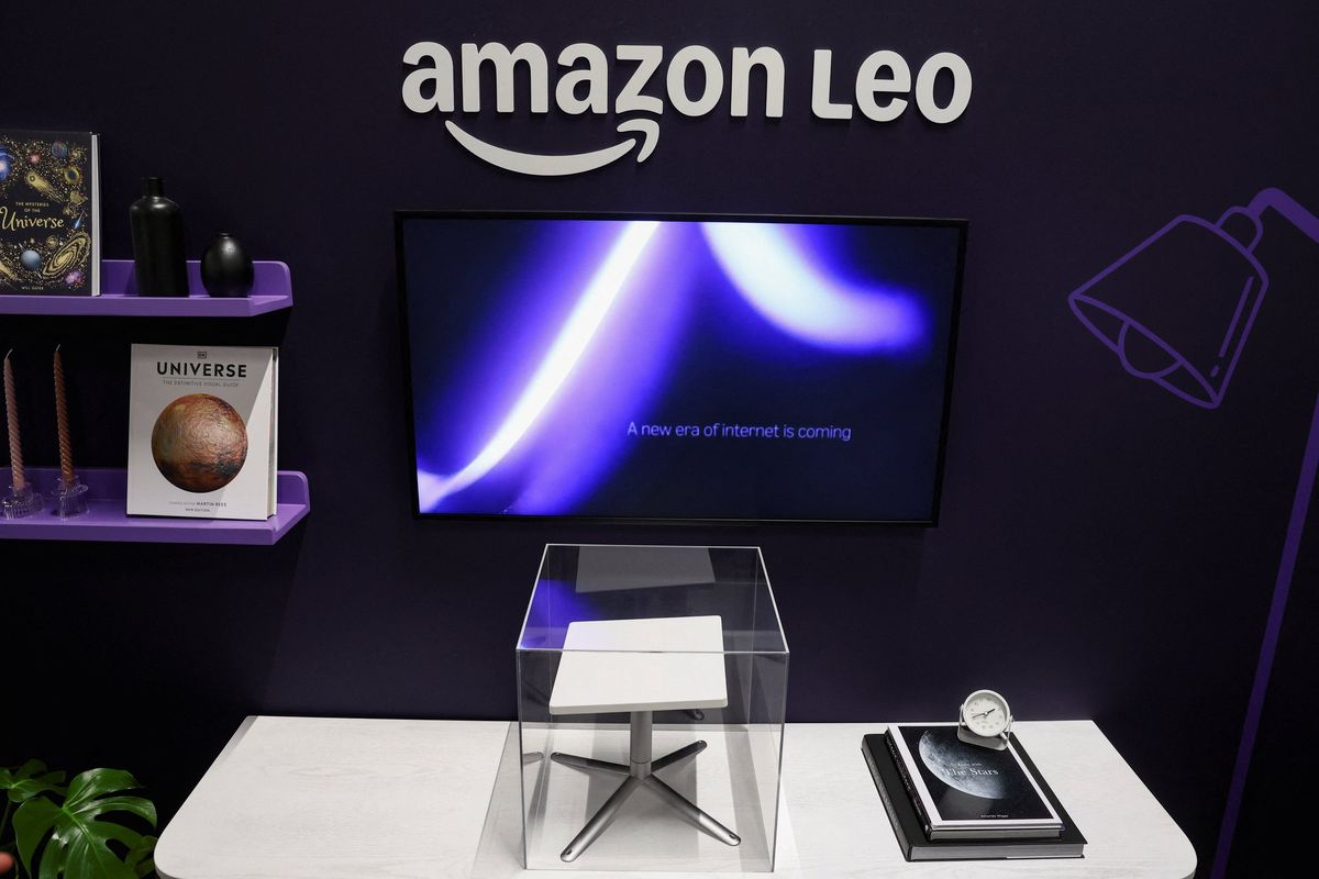 Amazon Leo, Dartford, Britanya'daki Amazon LCY3 deposunda sergilendi.