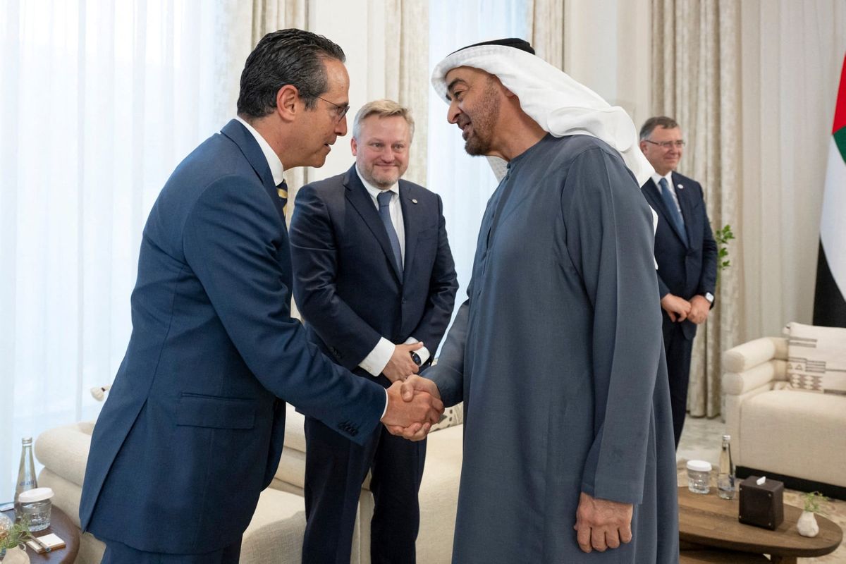 BAE Başkanı ve Shell CEO'su görüşüyor.
