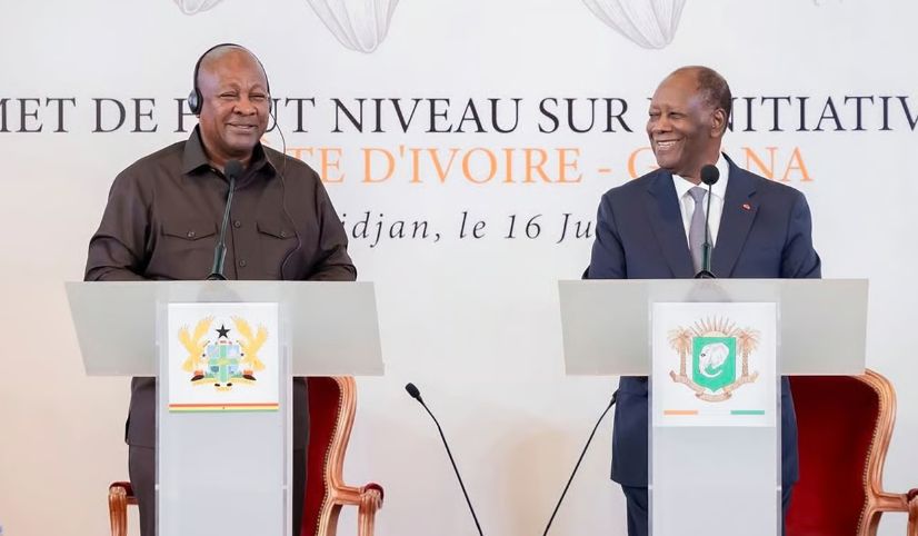 Gana Cumhurbaşkanı Mahama ve Fildişi Sahili Cumhurbaşkanı Ouattara zirvede.