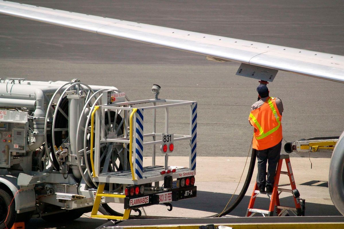 Jet Yakıt Tüketimi Altı Yılda İlk Kez Azaldı: Diğer Petrol Ürünlerinde Büyüme Sürdü