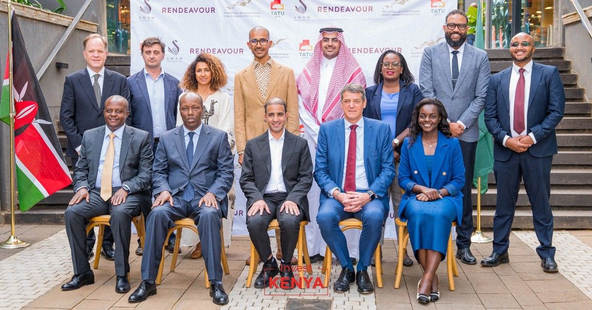 Kenya ve Suudi Arabistanlı yetkililer Tatu City'de yatırım imza töreninde.