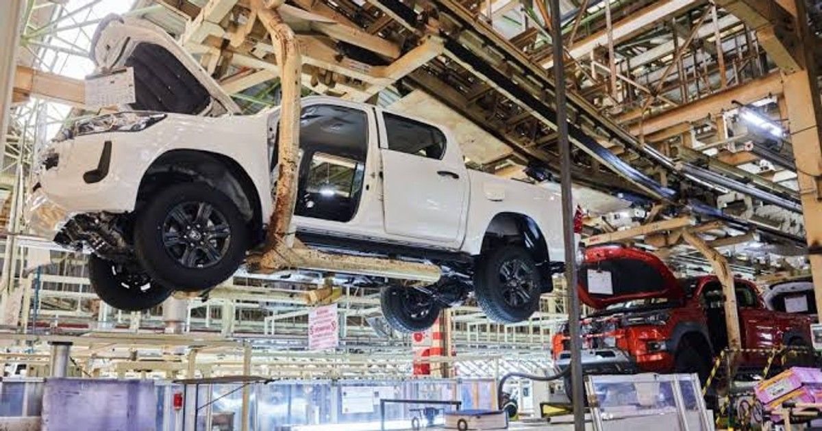 Toyota'nın Güney Afrika yatırımı tamamlanmak üzere, yeni Hilux üretiliyor.