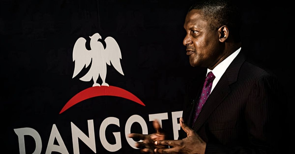 Aliko Dangote, Nijerya'daki petrol terminalini inceliyor.