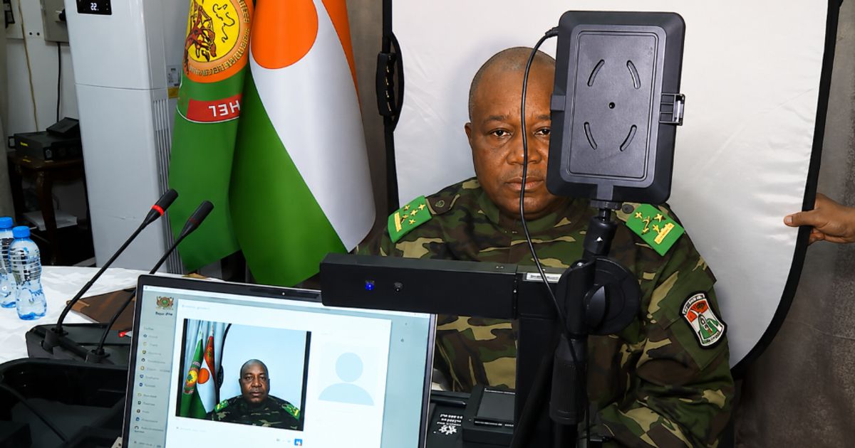 Nijer, Sahel ittifakı ECOWAS pasaportlarının yerine biyometrik pasaport çıkardı.