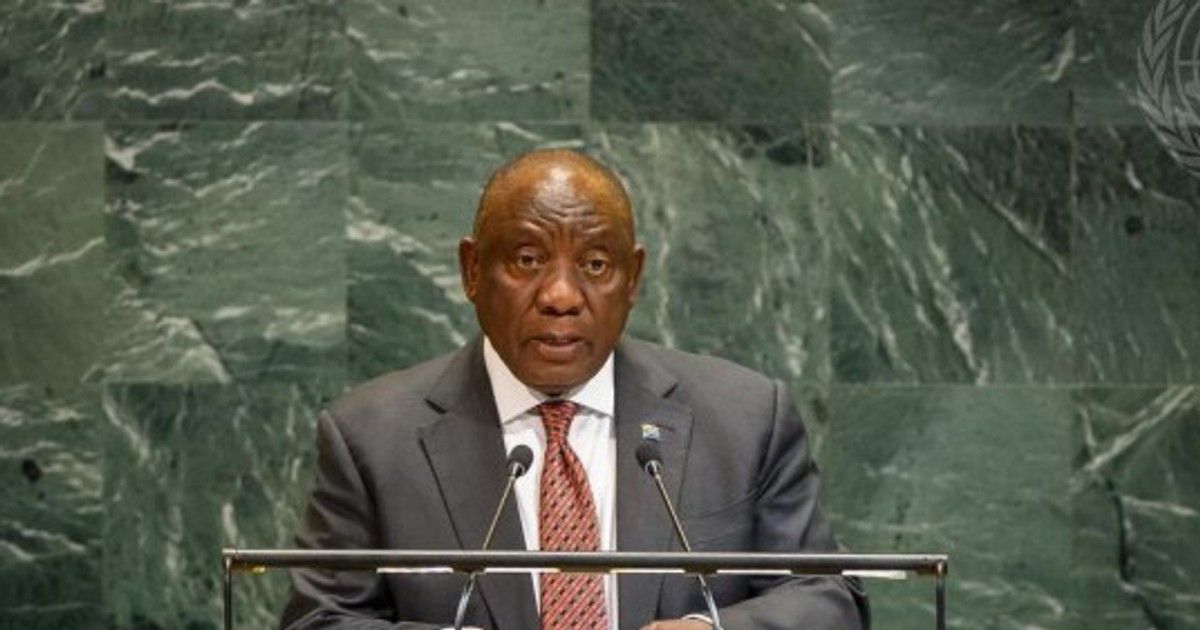 Başkan Cyril Ramaphosa Güney Afrika'da bir etkinlikte konuşuyor.