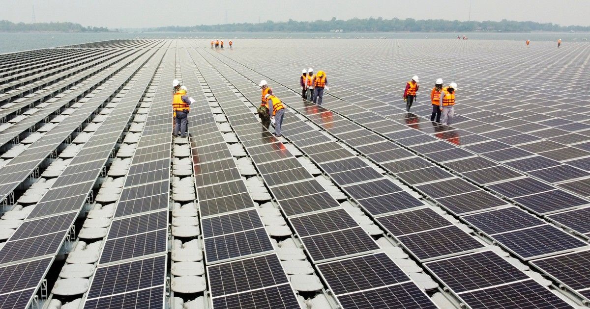 Mısır, elektrik şebekesini güçlendirmek için güneş ve batarya depolama projeleri genişletiyor.