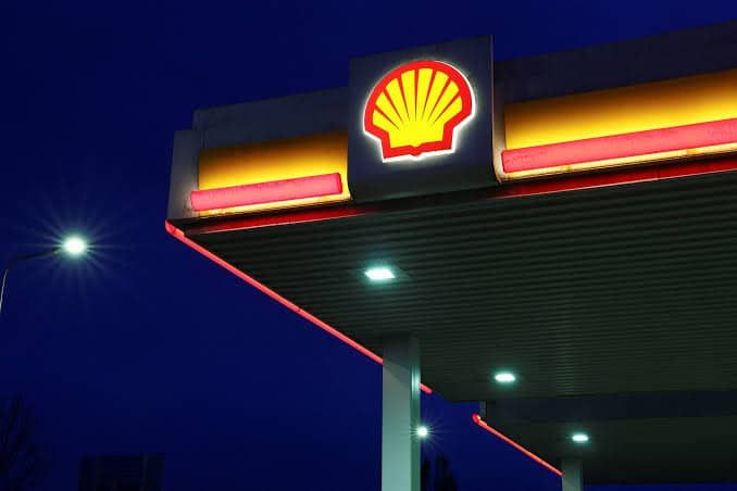 Hollanda'daki Shell benzin istasyonunun logosu