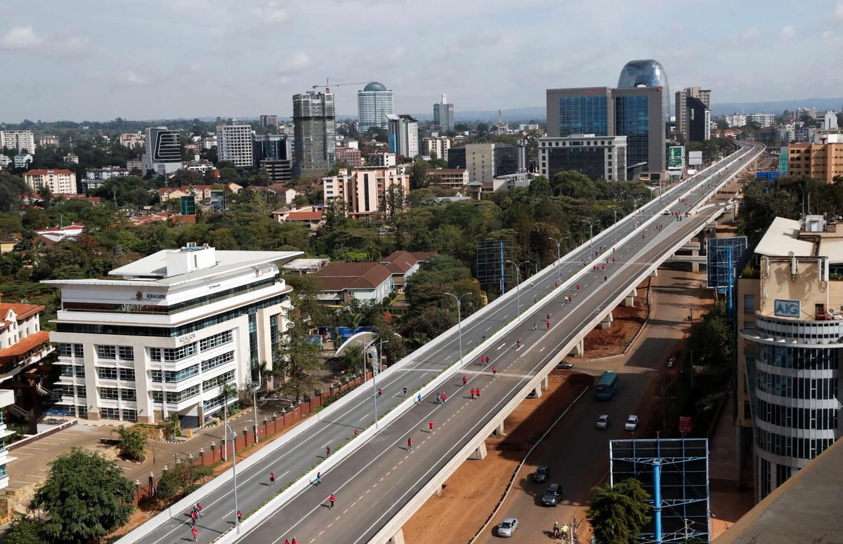 Nairobi'de Çin Karayolu ve Köprü Şirketi'nin yaptığı Nairobi Ekspresi.