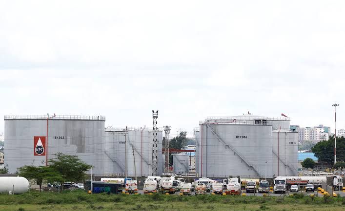 Kenya'da yakıt tankerleri Nijerya'daki KPC deposunda sıra bekliyor.