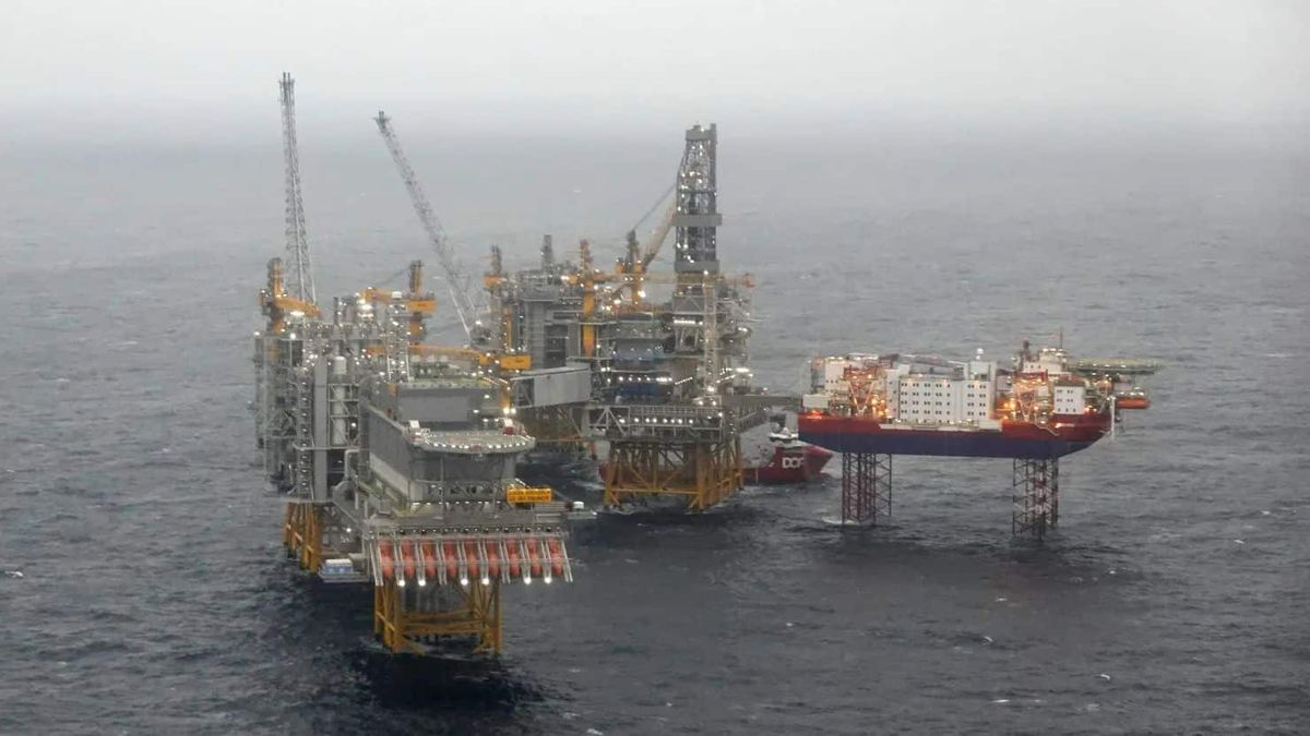 Norveç'teki Johan Sverdrup petrol sahasının helikopterden havadan görünümü.