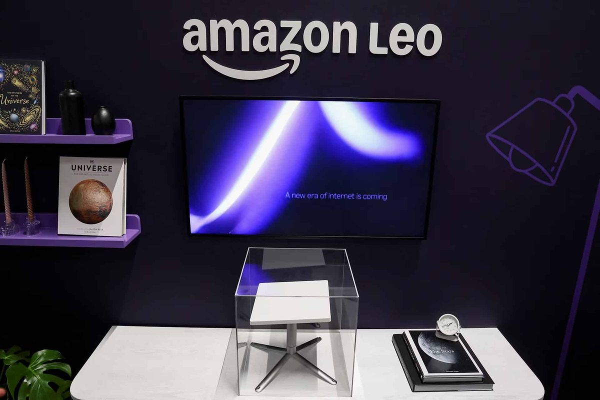 Amazon Leo, Dartford, Britanya'daki Amazon LCY3 deposunda sergilendi.