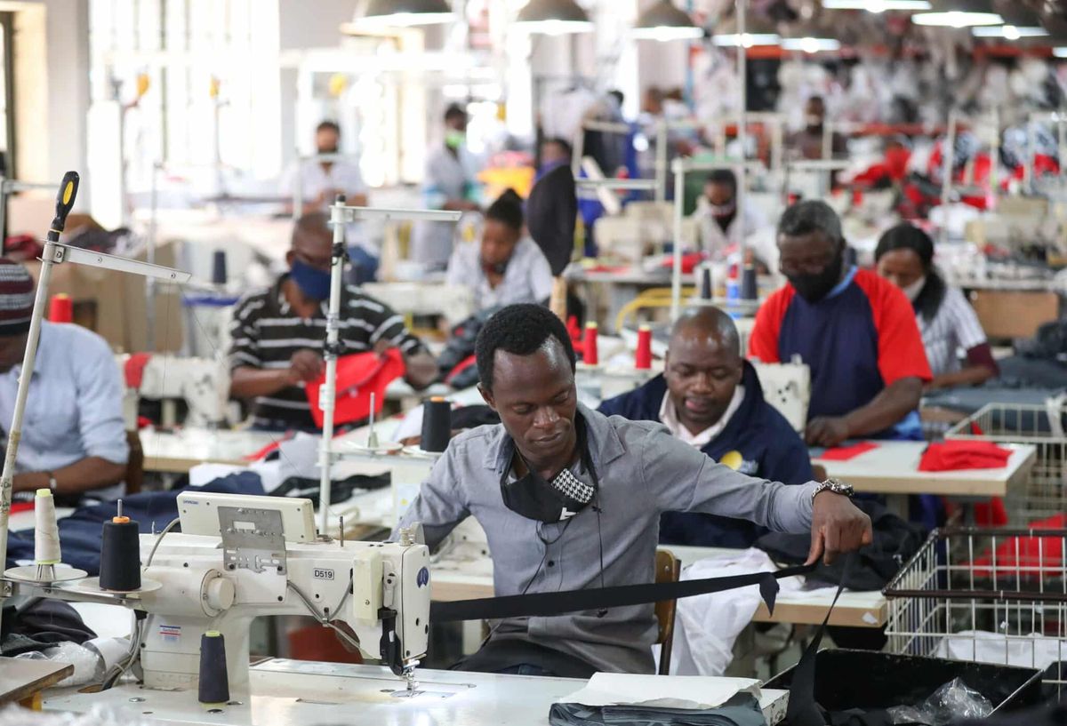 Johannesburg, Güney Afrika'daki moda şirketi The Faktory çalışanları