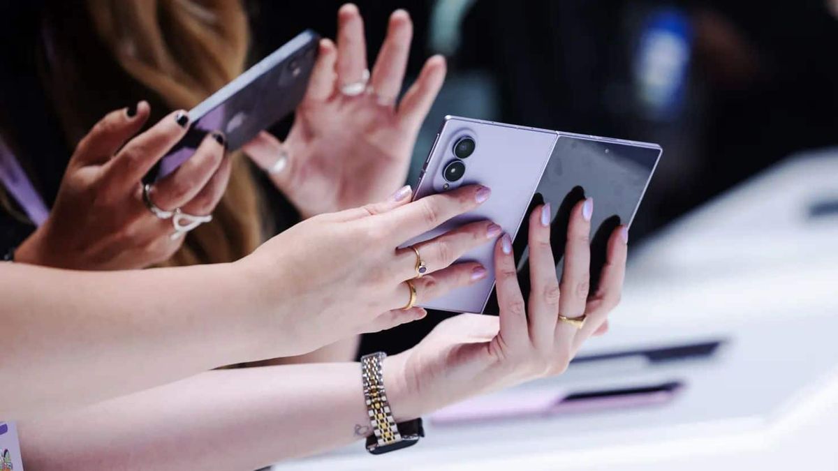 Londra'da Samsung Galaxy Z Fold 8 lansmanı etkinliği.