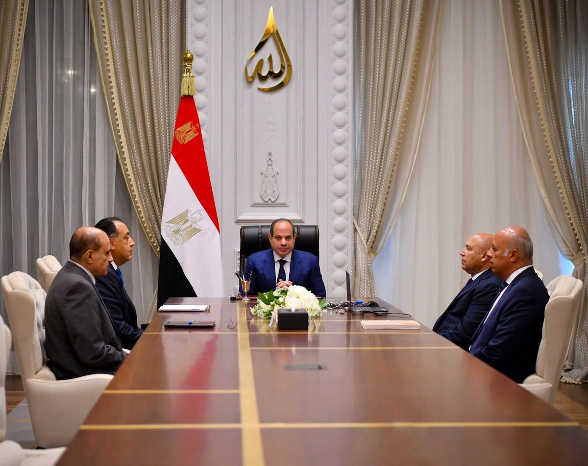 El-Sisi, Mısır'ın bölgesel lojistik hedeflerini güçlendirmek için limanları ve hızlı tren projelerini inceliyor.