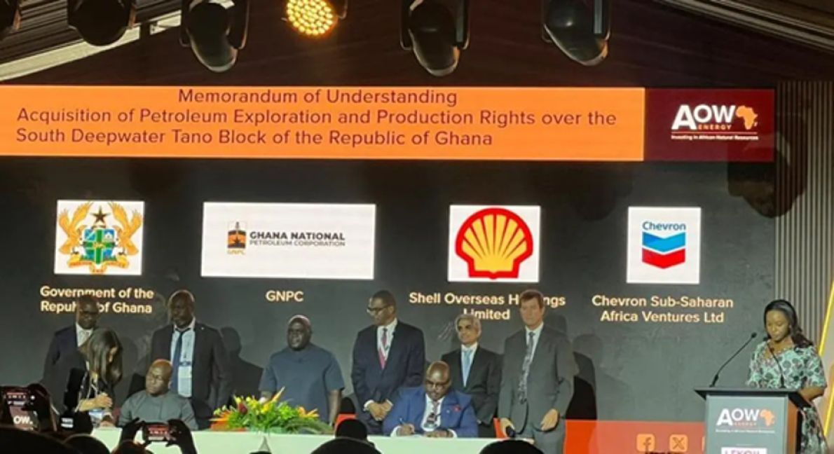 Gana, Shell ve Chevron'u getirmek için devletin bedava petrol hissesini üçte bir oranında kesmeyi öneriyor